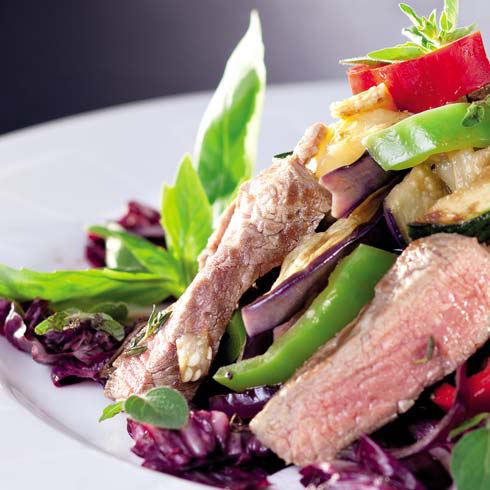 Салат из мяса и овощей 