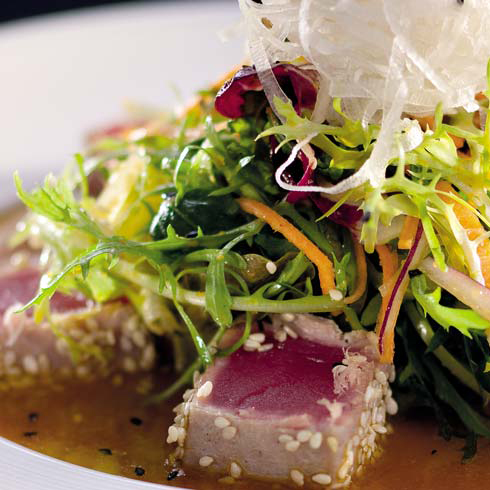 Салат из тунца с азиатским соусом