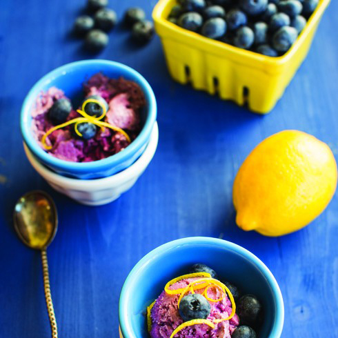Замороженный йогурт с голубикой и лимоном